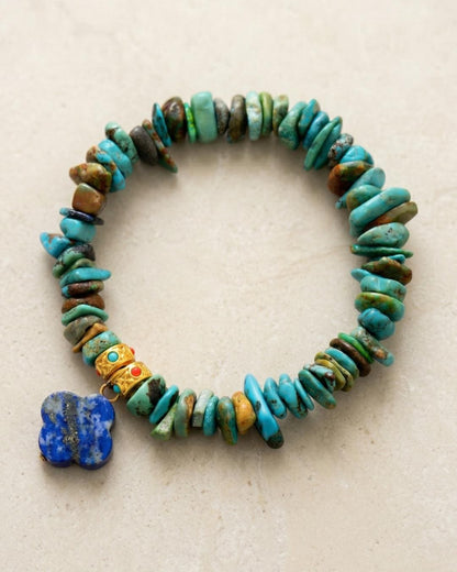 Turquoise chip bracelet with lapis lazuli clover charm, blue stone stretch bracelet in gold tone, boho everyday jewelry gift